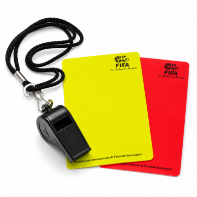 FIFA dommersæt med FIFA kort og fløjte